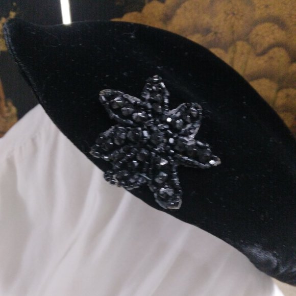 Vintage White House Black Market black velvet capelet with Debette Cloche Hat - Picture 8 of 12